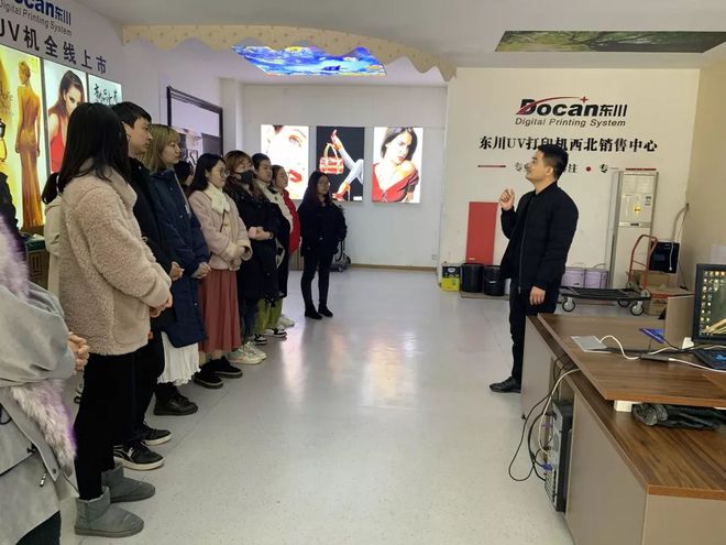 西安工程大学广告专业师生开云 开云体育平台参观东川UV机西北直营中心(图1)