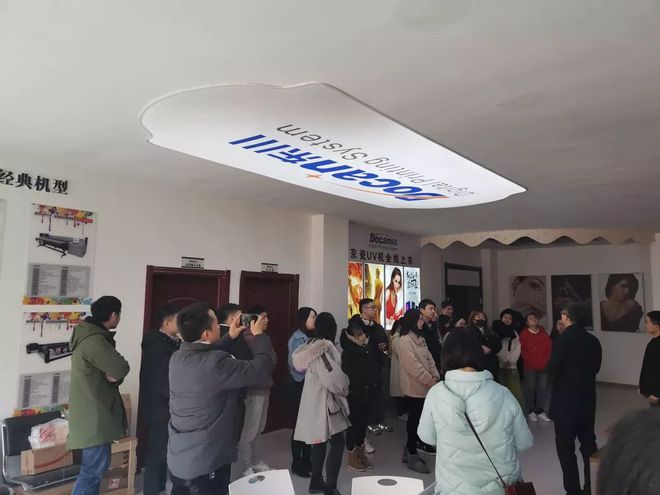 西安工程大学广告专业师生开云 开云体育平台参观东川UV机西北直营中心(图3)