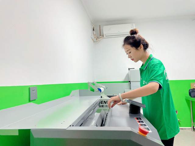 开云体育 kaiyun.com 官网入口广告店必备的设备有哪些？(图3)