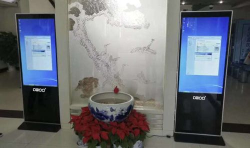 OBOO鸥柏品牌共享液开云 开云体育平台晶网络广告机怎么广告收费？(图1)