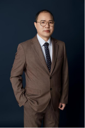 Kaiyun 开云体育推动广告制作行业走向国际化的领军者——访广州友心谊广告有限公司总经理熊远见(图1)
