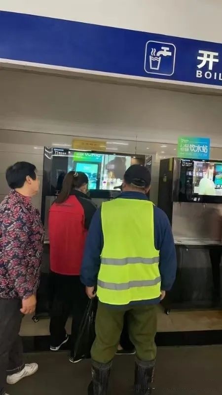 奥云水众布局高速服务区净水设备维护旅途健开云 开云体育平台康(图2)