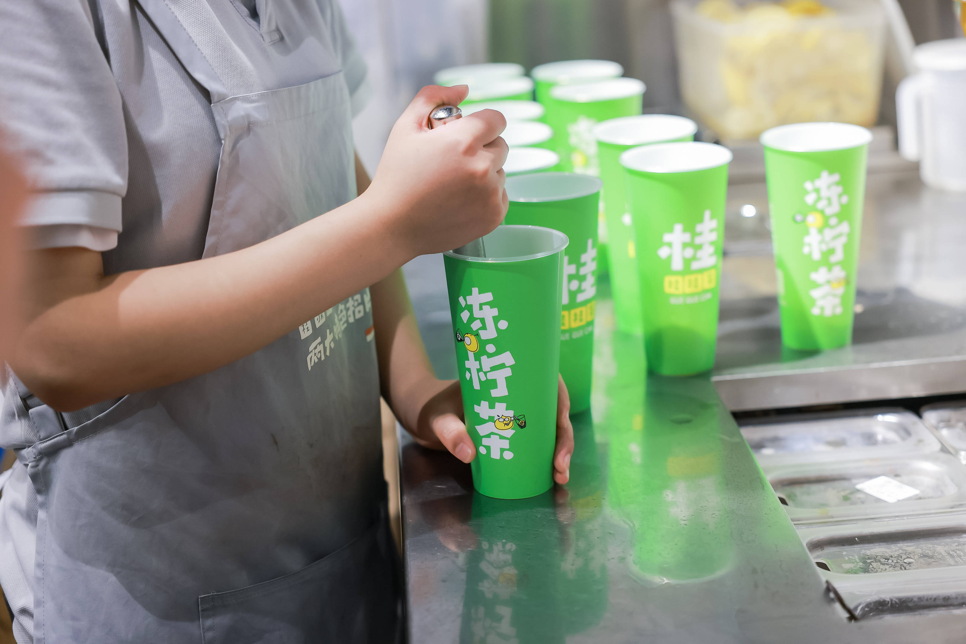 开云 开云体育官网桂桂茶告诉你：开一家奶茶店需要多少成本？附明细表！(图1)