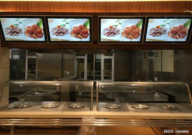 OBOO鸥柏品牌款餐饮吊挂式网络Kaiyun 开云广告机案例连锁品牌趋势(图2)