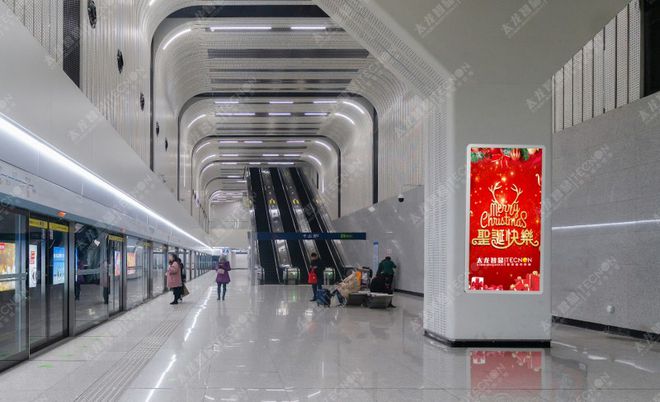 开云体育 Kaiyun.com 官网入口户外新媒体的快车道LED广告机俨然在列(图4)