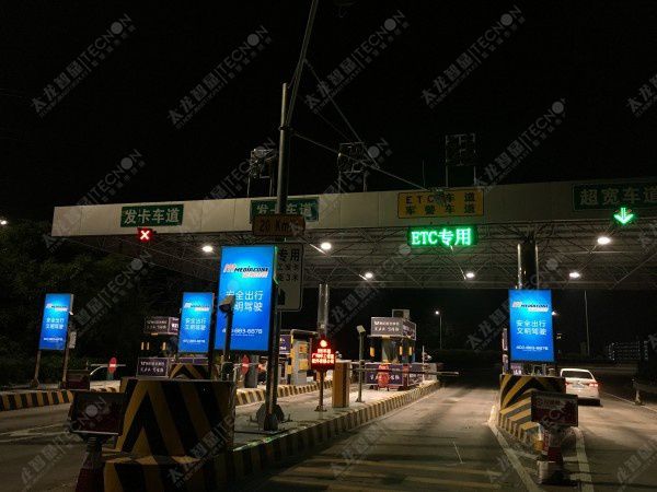开云体育 开云平台LED广告机蓝海市场形成发展前景呈现明朗态势(图1)